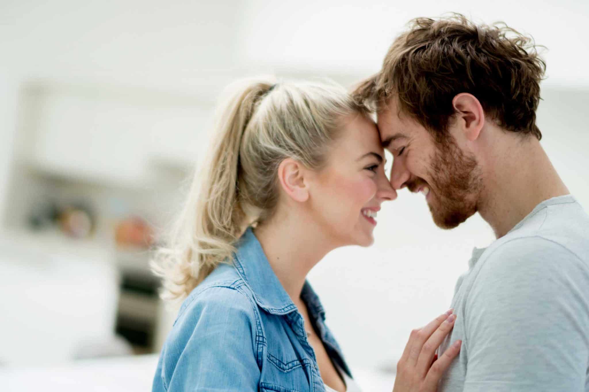 20 Best Romantic Anniversary Gifts Ideas for Her 2021